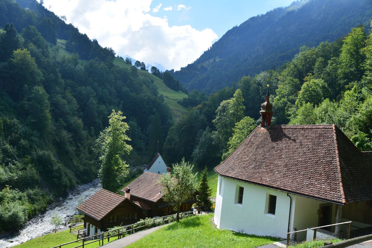 Bild zeigt die Bruder Klaus Kapelle von oben